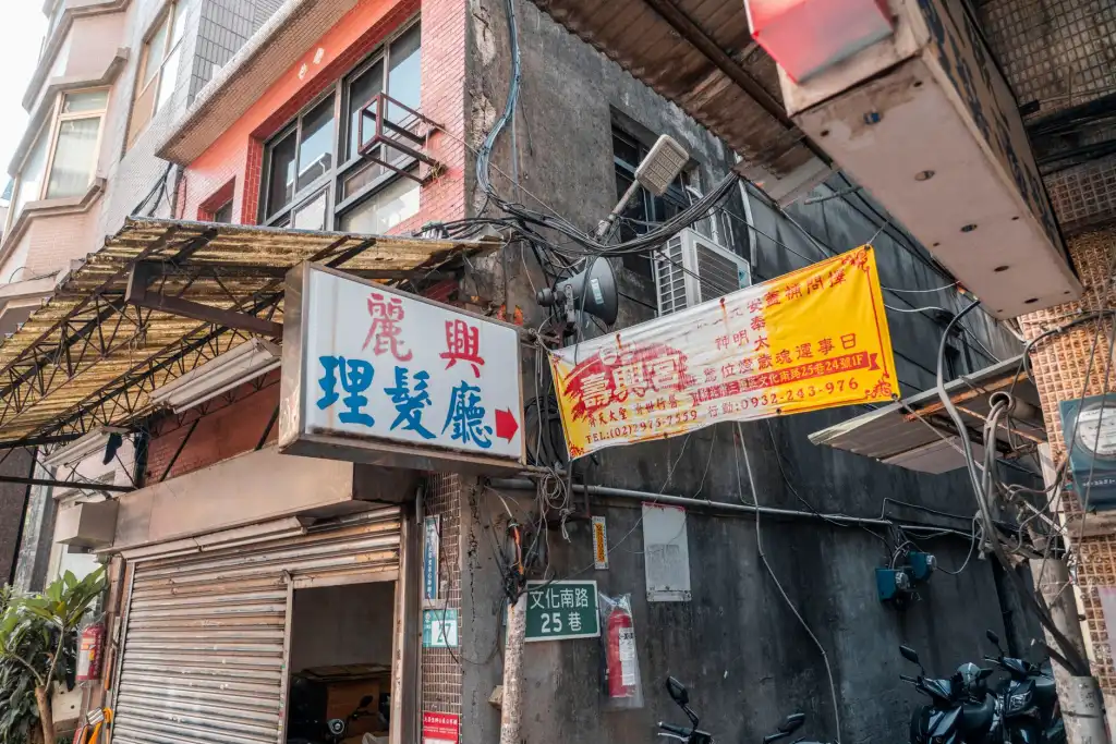 电容器选型指南：华尊电子多规格电容满足东莞电子制造需求