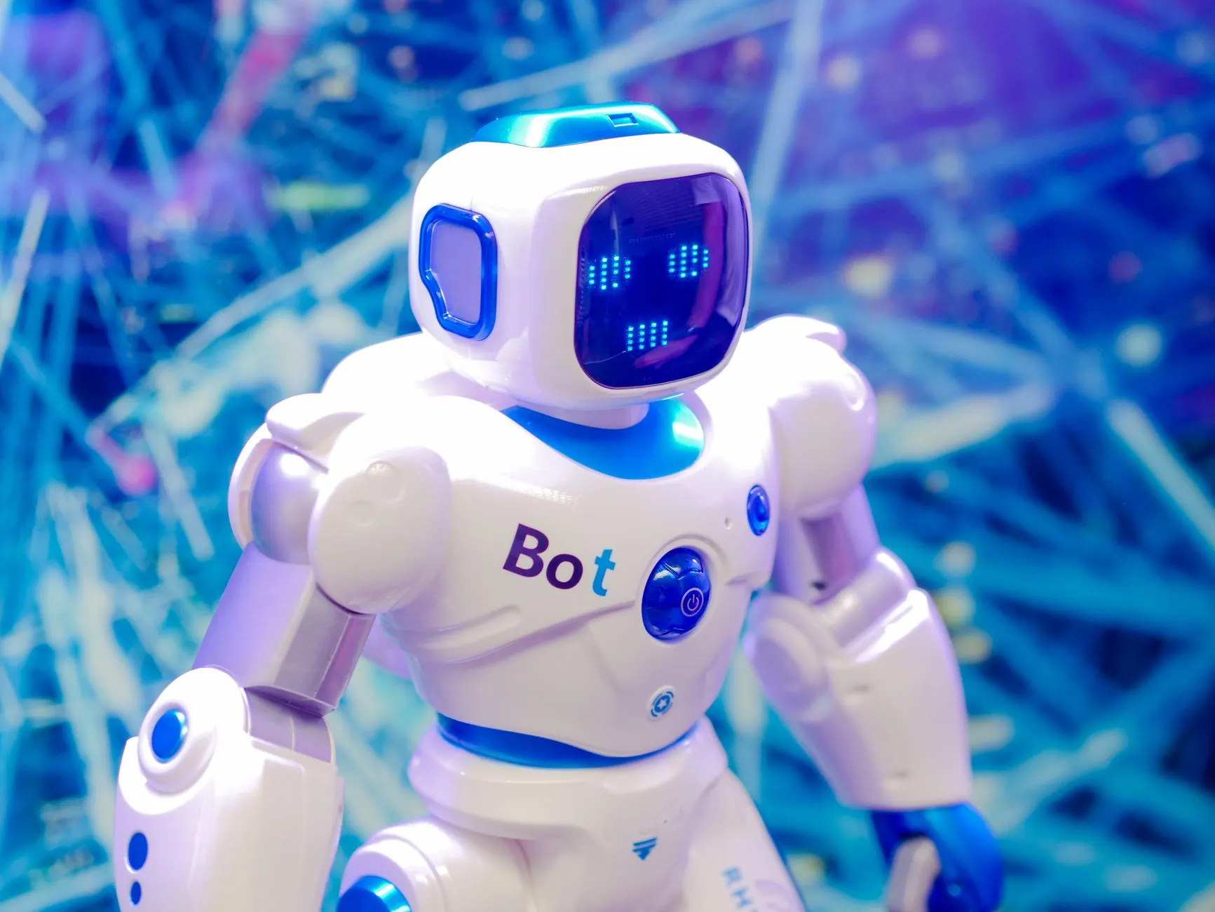 2025年电子元器件行业技术升级趋势与电容电阻选型要点