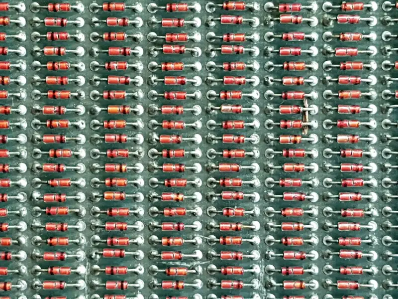 电子元器件选型指南：电容器与电阻器在电源电路中的关键作用解析正文配图 2